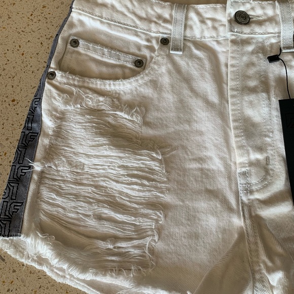 LF THE BRAND - WHITE SHORTS - SIZE 26 - Picture 4 of 6